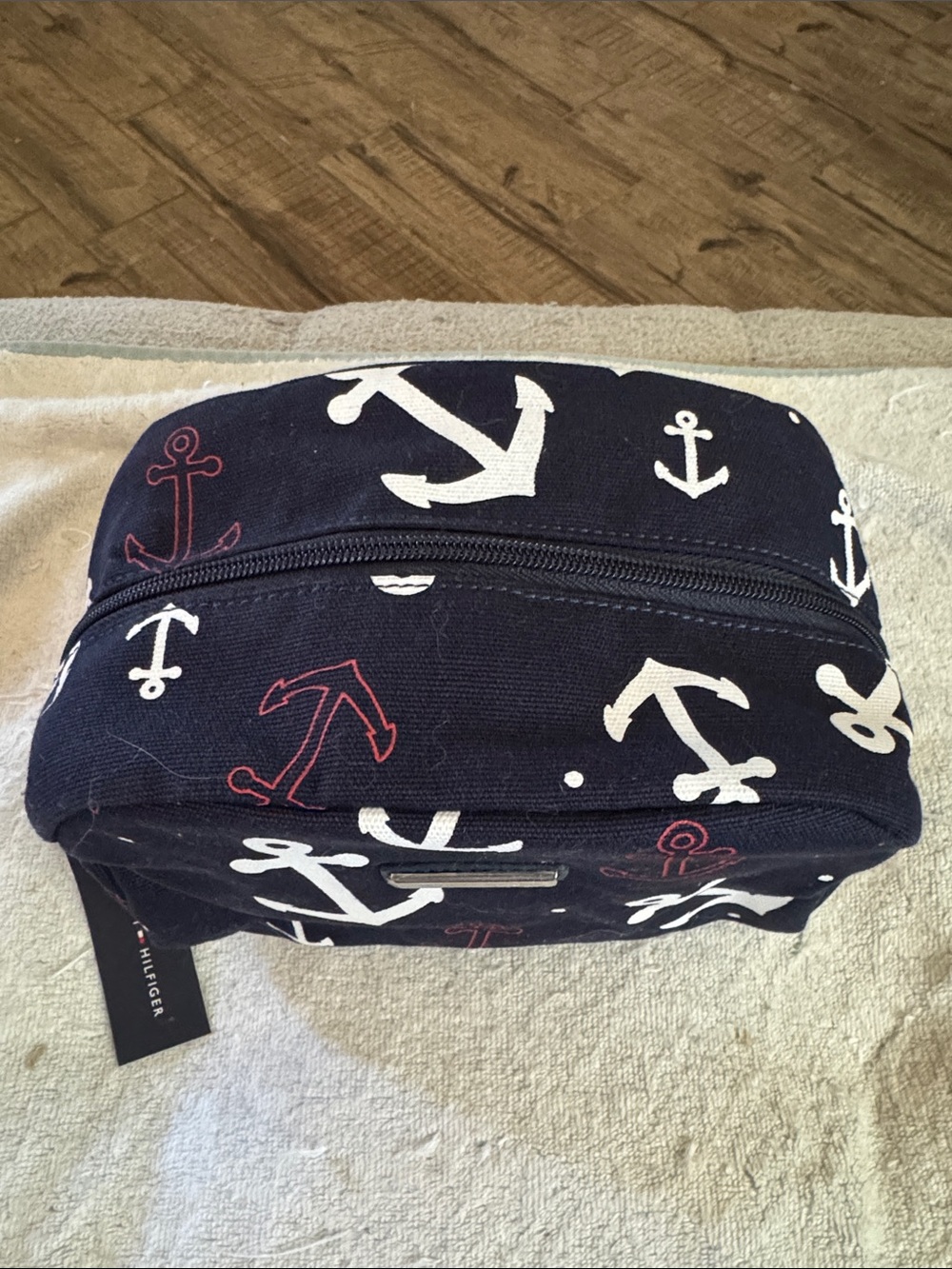 NWT, Tommy Hilfiger utility/ cosmetic pouch - Picture 3 of 7